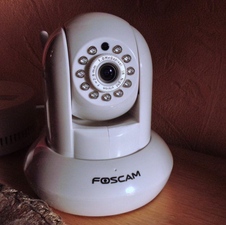 Avis sur la caméra IP Foscam FI9821P HD Wi-Fi Ethernet
