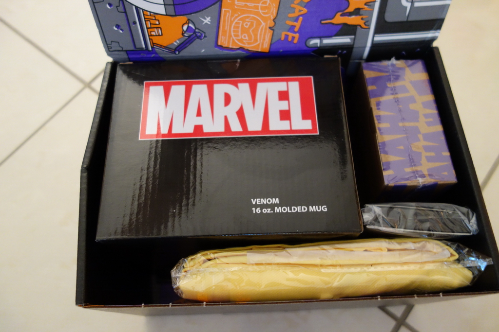 lootcrate-august-2015-1