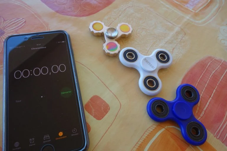 Comparatif et test de 2 hand spinner ABS et 1 en acier inoxydable