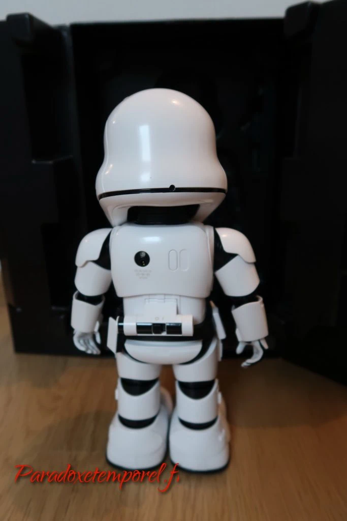 Unboxing Robot Star Wars First Order Stormtrooper de Ubtech