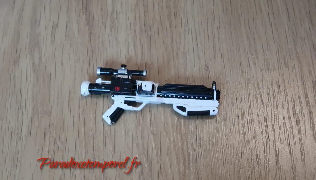 Unboxing Robot Star Wars First Order Stormtrooper de Ubtech - Blaster F-11D