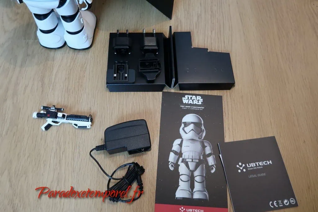 Unboxing Robot Star Wars First Order Stormtrooper de Ubtech