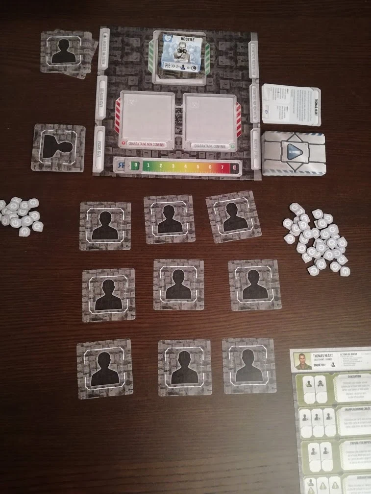 Raxxon : sauvez les malades d'un hôpital chez Plaid Hat Games