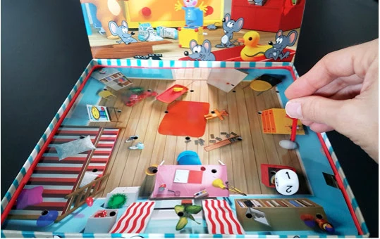 Mouse in The House, une invitée surprise sous le plancher Chez Piatnik et PMW Distribution