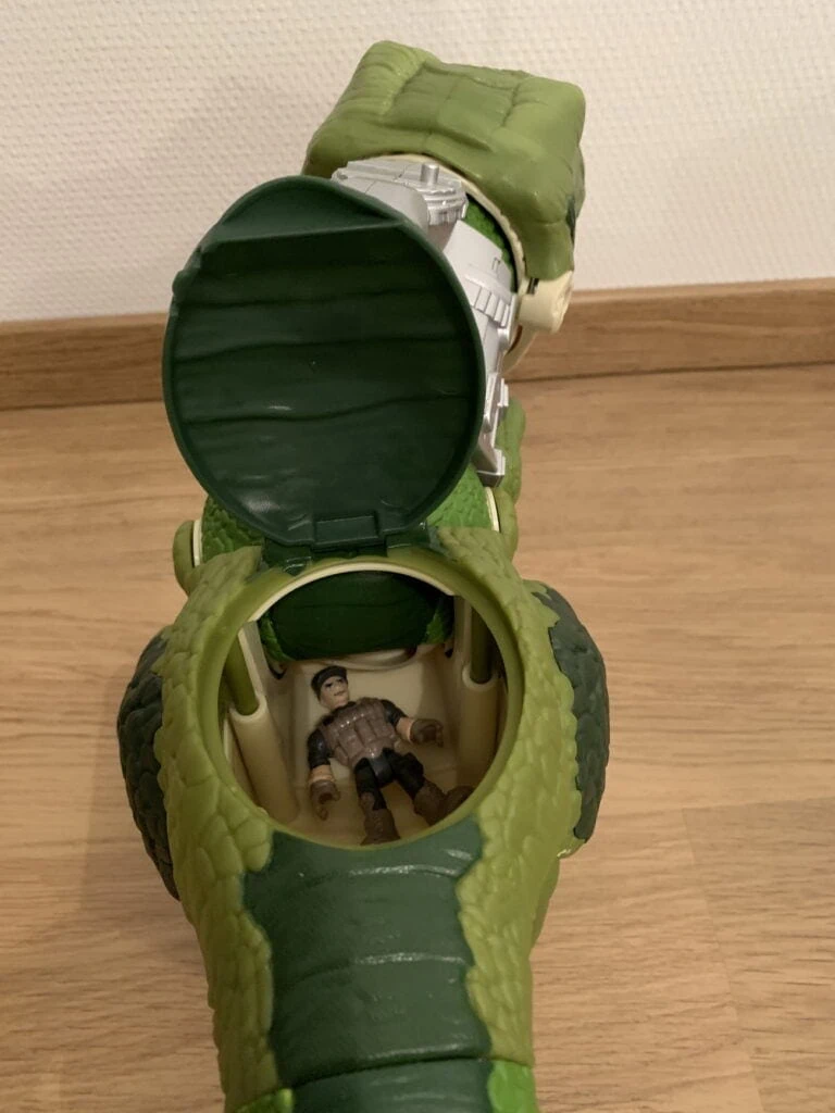 Figurine dans le T-Rex méga machoire