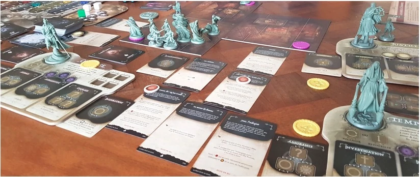 Les cartes et statues du jeu