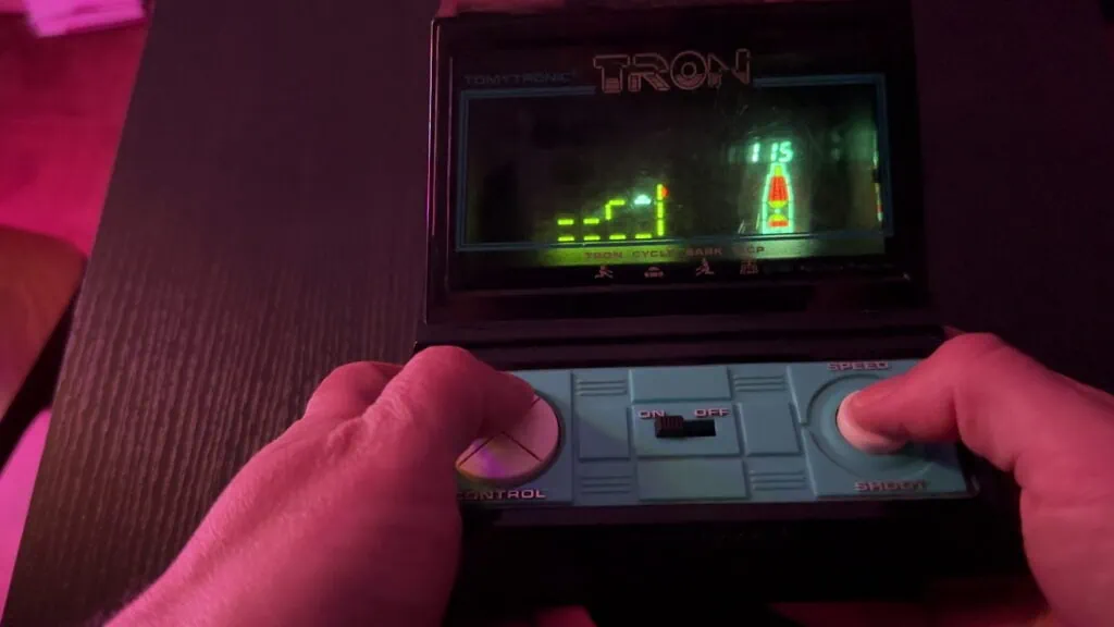 Test et avis de Tron de Tomy rétrogaming