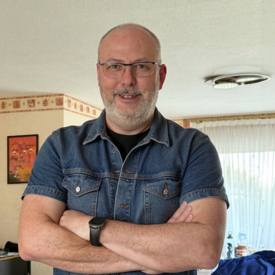 Transformation d'un t shirt en jean avec Flux.1 Kontext