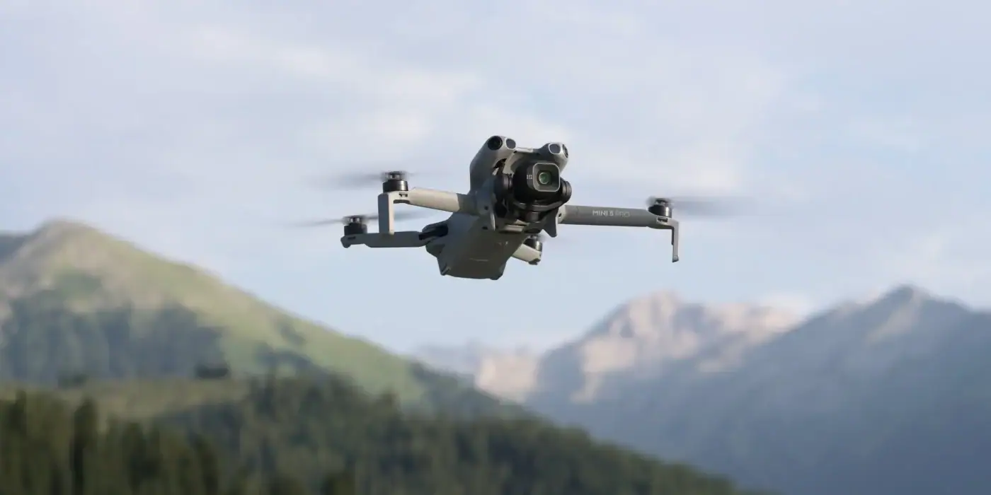 DJI Mini 5 Pro : le drone compact qui voit la nuit