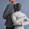NEO : le robot humanoïde qui veut conquérir votre salon