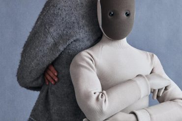 NEO : le robot humanoïde qui veut conquérir votre salon