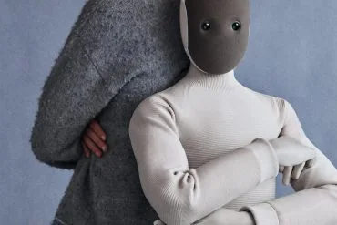 NEO : le robot humanoïde qui veut conquérir votre salon