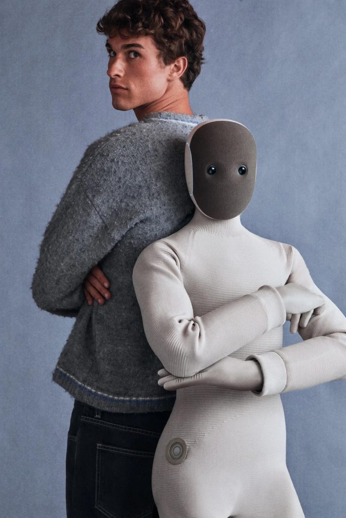 NEO : le robot humanoïde qui veut conquérir votre salon