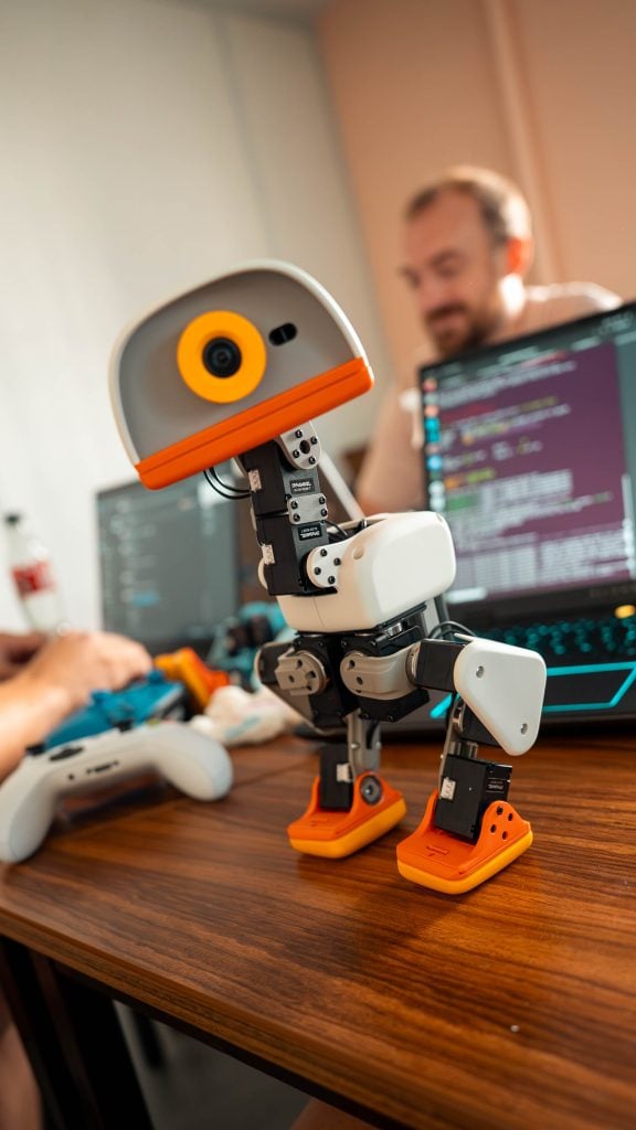 Microduck : le petit robot à 399 $ de Hugging Face qui apprend à marcher